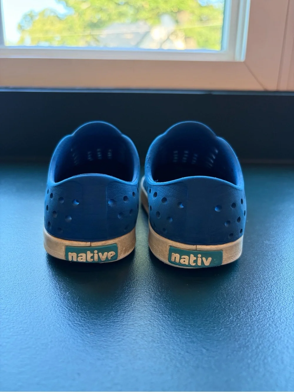 Native Kids Water Shoe in Bright Blue C8